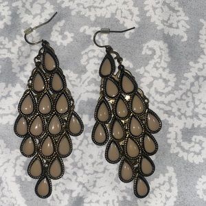 Beige dangly earrings